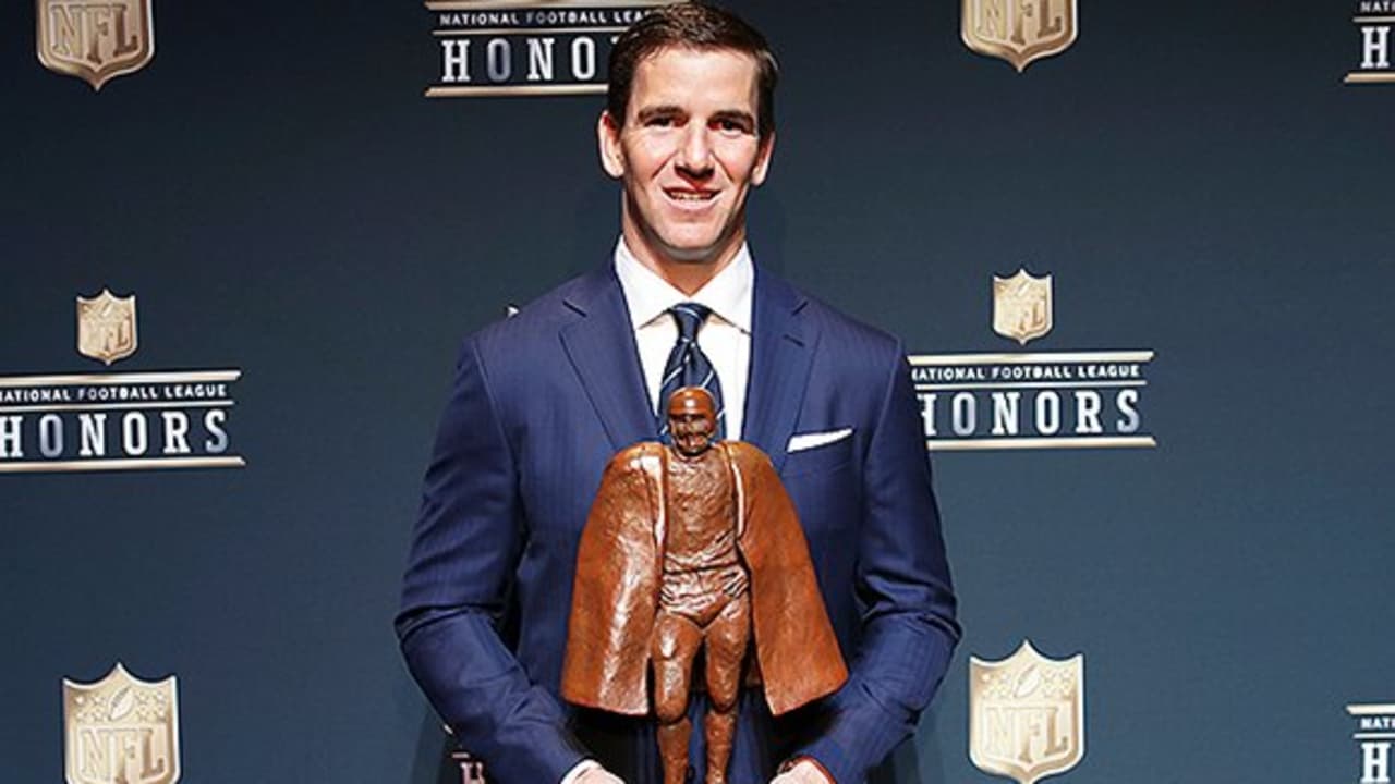 Eli Manning and the Walter Payton Award: A Winning Combination