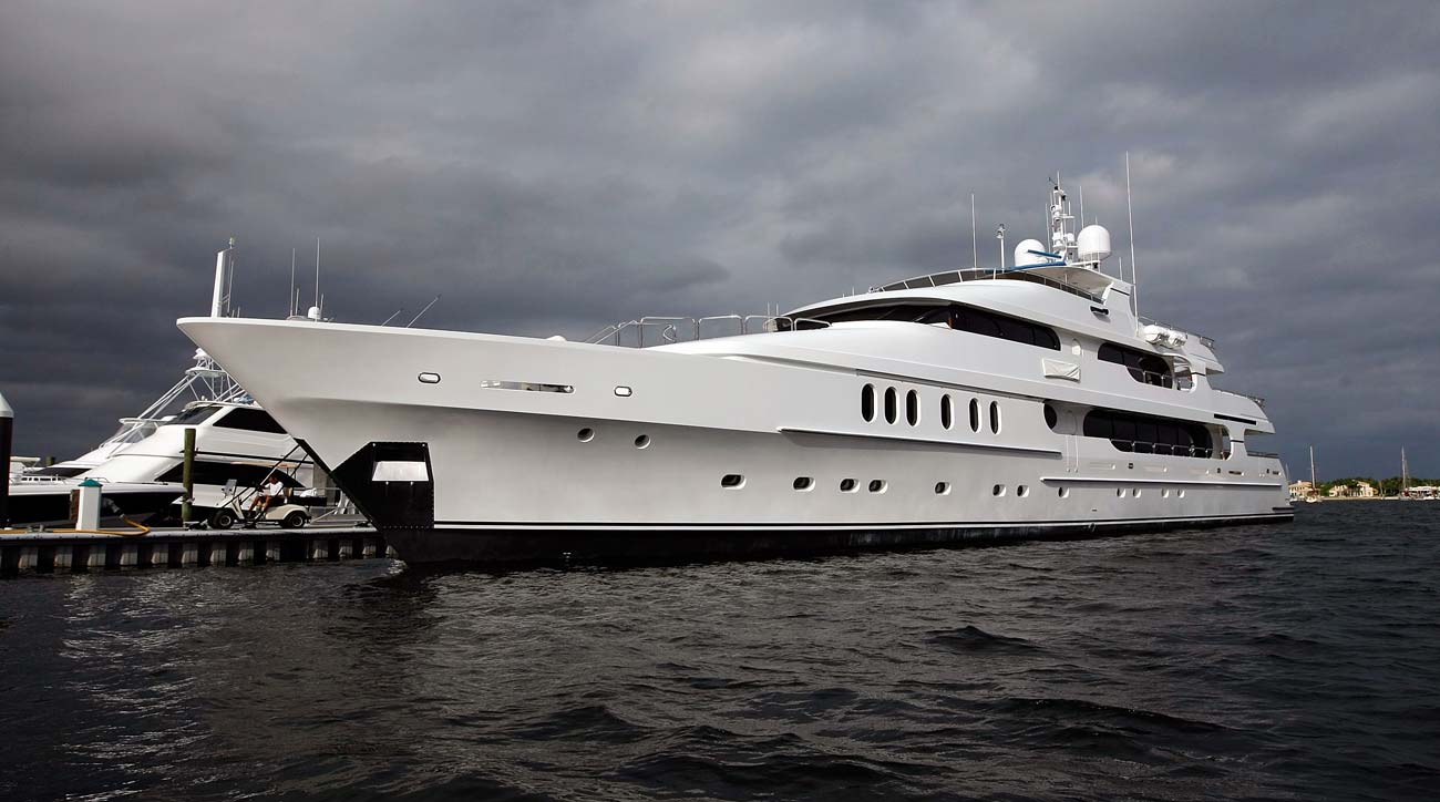 Want to know more about the Tiger Woods yacht? Here is the full details!