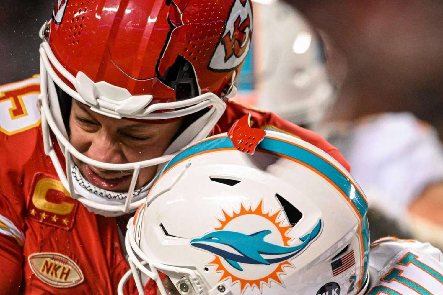 Cracked! Mahomes Helmet Takes a Hit in Dolphins Game